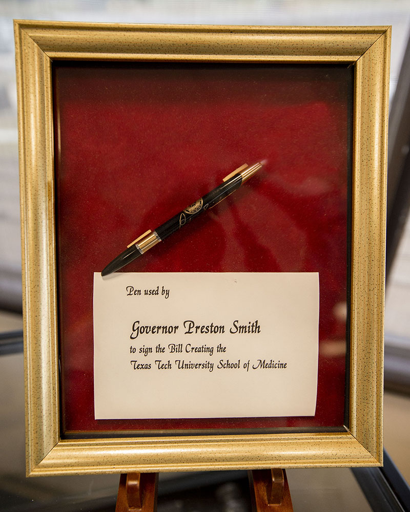 Pen Governor Smith used to sign the establishment of TTUHSC