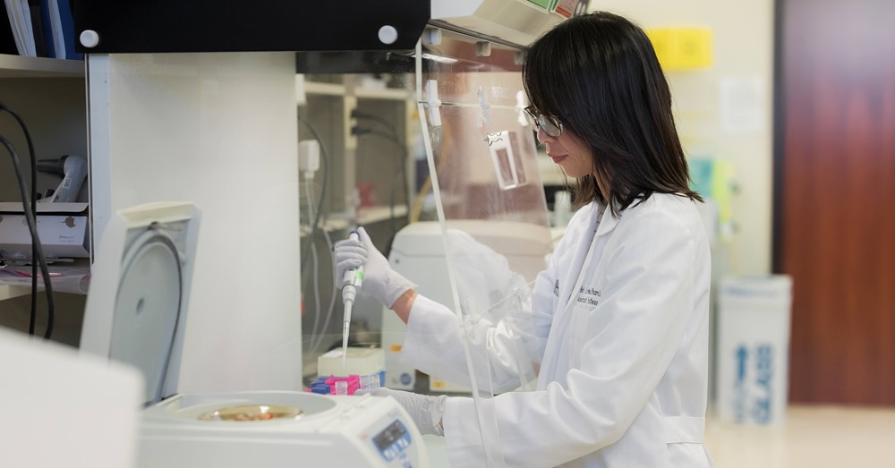 woman working in a TTUHSC lab