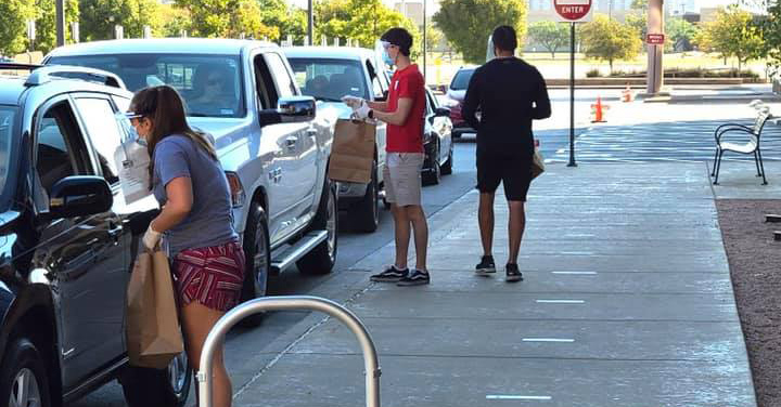 cars in line for Lubbock's medication cleanout