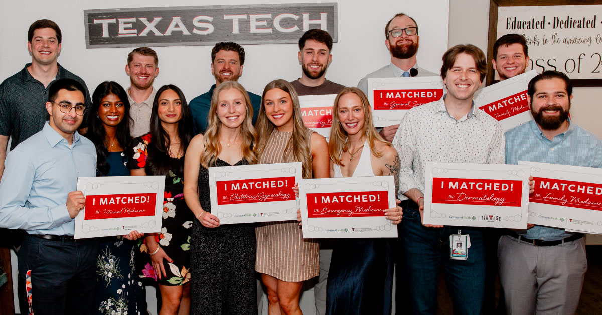 Several TTUHSC medical students hold up signs that read, "I matched."