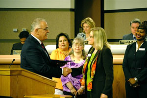 Lubbock Mayor Tom Martin recognizes Linda McMurry, MSN, R.N., director of operations at the Larry Combest Community Health and Wellness Center. Photo credit: Amanda Reeves